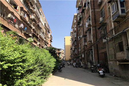 浉河区金色水岸房东置换急售送装修采光好诚心出售浉河中学学区房